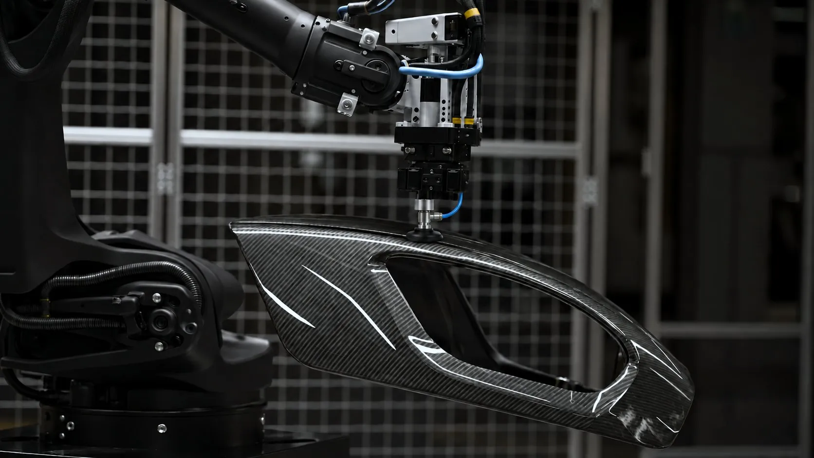 Industrial robotic arm with carbon fiber links